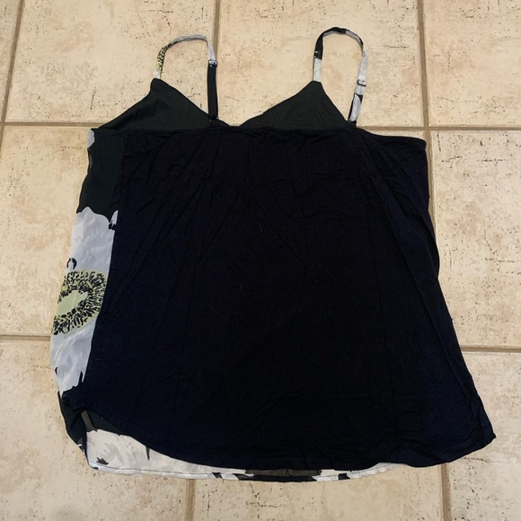 Ricki's XL Black and White Floral V-Neck Cami Tank Top - Picture 3 of 5